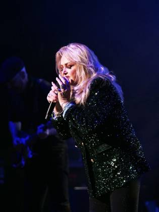 Bonnie Tyler in concert at L Amphithéâtre 3000 of the Lyon Convention Center, in Lyon, France, on December 11, 2023 MPP Bestimage Bonnie Tyler in concert at the Amphithéâtre 3000 of the Lyon Convention Center, in Lyon, France, on December 11, 2023 Lyon France  Copyright: xMPPx xBestimagexMPPx xBestimagex