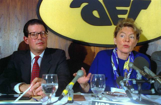 JEANE KIRKPATRICK RETRO Dec. 8, 2006 - 17155.02-01-1988.JEANE KIRKPATRICK.AMERICA ENTERPRISE INSTITUTE BRIEFING ON THE U.S. CONGRESS AND CENT. AMERICA S FUTURE . JAMES COLBURN- Copyright: xJamesxColburnx