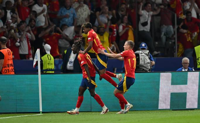 Spain v England: Final - UEFA EURO 2024 BERLIN, GERMANY - JULY 14: Nico Williams (17) of Spain celebrates after scoring a goal with his teammate Lamine Yamal (19) during the UEFA EURO 2024 final match between Spain and England at Olympiastadion in Berlin, Germany on July 14, 2024. Germany World. Editorial use only. Please get in touch for any other usage. Copyright: x2025xAnadoluxHeshamxElsherifx
