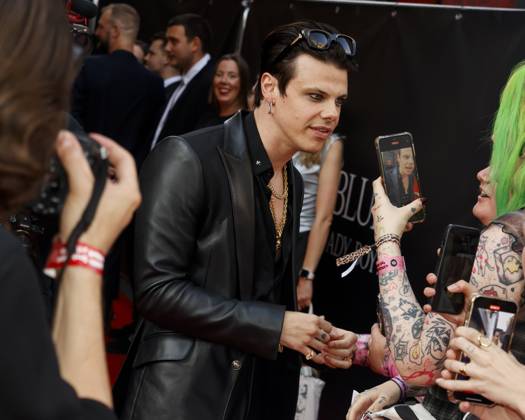 YUNGBLUD. Are You Ready, Boy? Premiere at the Vue in Leicester Square, London on 12 08 2025 YUNGBLUD aka Dominic Richard Harrison attending the YUNGBLUD. Are You Ready, Boy? Premiere at the Vue in Leicester Square, London, United Kingdom, Credit:Cat Morley Avalon United Kingdom, London, Leicester Square  Copyright: xCatxMorleyx xAvalonx 1029187371