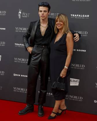 YUNGBLUD. Are You Ready, Boy? Premiere at the Vue in Leicester Square, London on 12 08 2025 YUNGBLUD aka Dominic Richard Harrison and Samantha Harrison attending the YUNGBLUD. Are You Ready, Boy? Premiere at the Vue in Leicester Square, London, United Kingdom, Credit:Cat Morley Avalon United Kingdom, London, Leicester Square  Copyright: xCatxMorleyx xAvalonx 1029187499