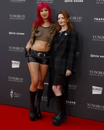 YUNGBLUD. Are You Ready, Boy? Premiere at the Vue in Leicester Square, London - 12 Aug 2025 Amy Valentine and Hannah Louise attend the YUNGBLUD. Are You Ready, Boy? Premiere at the Vue in Leicester Square. London United Kingdom Copyright: xCatxMorleyx xSOPAxImagesx Cat Morley_YUNGBLUD. Are You Ready, Boy_ Premiere_Amy Valentine and Hannah Louise_21456