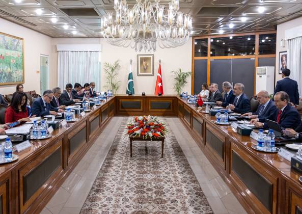 Turkish Foreign Minister Hakan Fidan in Pakistan ISLAMABAD, PAKISTAN - MAY 20: Turkish Foreign Minister Hakan Fidan meets with Pakistan s Deputy Prime Minister and Foreign Minister Muhammad Ishaq Dar during his two-day official visit to Islamabad, Pakistan on May 20, 2024. Pakistan World. Editorial use only. Please get in touch for any other usage.  Copyright: x2025xAnadoluxMuratxGökx