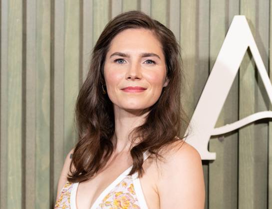 August 19, 2025, Bronx, New York, USA: Amanda Knox wearing dress by Giambattista Valli attends premiere by HULU of The twisted tail of Amanda Knox at Historical Society in New York, NY on August 19, 2025 Bronx USA - ZUMAr339 20250819_znp_r339_003 Copyright: xLevxRadinx