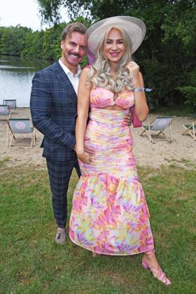 Sandra Czok with husband Sascha Schmitz at the AUDI ASCOT RENNTAG 2025 at the Neue Bult racecourse in Hanover on 24 08 2025
