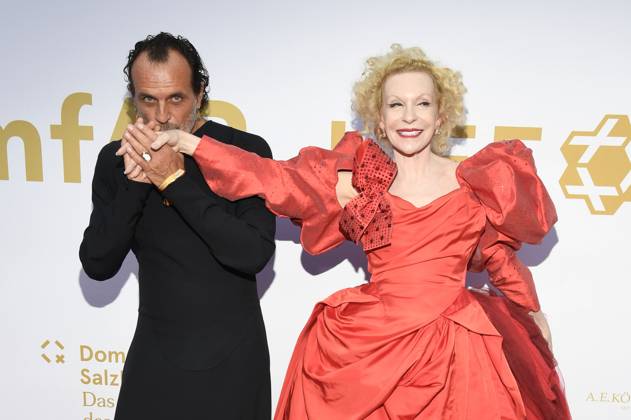 Andreas Kronthaler and Sunnyi Melles at the amfAR Gala 2025 on the occasion of the Salzburg Festival 2025 at the Residenz Salzburg, 24 08 2025 Foto:xF.xKernx xFuturexImagex amfar_salzburg_5789