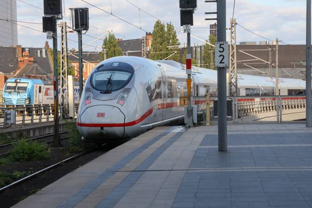 Deutsche Bahn ICE at Berlin Central Station Departure of the ICE from Paris On the Paris-Berlin route, ICE¯3neo DB class 408, manufacturer Siemens Mobility, Velaro MS DEU, Germany, Berlin, 25 08 2025