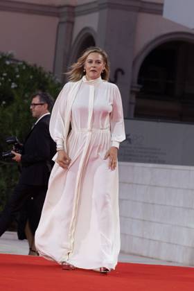 Bugonia Red Carpet - The 82nd Venice International Film Festival Alicia Silverstone attends the Bugonia red carpet during the 82nd Venice International Film Festival on August 28, 2025 in Venice, Italy. Copyright: xKazukoxWakayamax