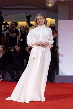 Bugonia Red Carpet - The 82nd Venice International Film Festival Alicia Silverstone attends the Bugonia red carpet during the 82nd Venice International Film Festival on August 28, 2025 in Venice, Italy. Copyright: xKazukoxWakayamax