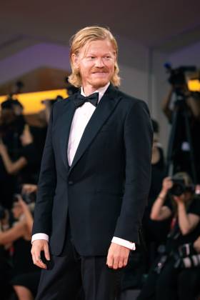 Bugonia Red Carpet - The 82nd Venice International Film Festival Jesse Plemons attends the Bugonia red carpet during the 82nd Venice International Film Festival on August 28, 2025 in Venice, Italy. Copyright: xKazukoxWakayamax