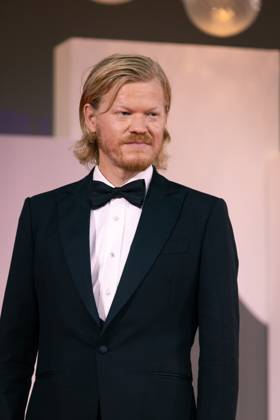 Bugonia Red Carpet - The 82nd Venice International Film Festival Jesse Plemons attends the Bugonia red carpet during the 82nd Venice International Film Festival on August 28, 2025 in Venice, Italy. Copyright: xKazukoxWakayamax