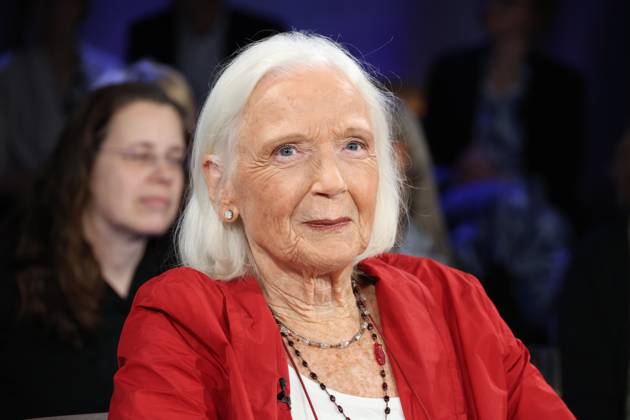 Gabriele von Arnim, author and journalist, guest on the NDR Talk Show on 5 9 2025, photo opportunity before the broadcast on the 3 program of NDR television, Hamburg Lokstedt television studio