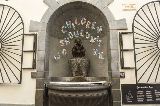 BRÜSSEL, BELGIEN 14. JUNI 2025: Jeanneke Pis Bronzestatue eines urinierenden kleinen Mädchens. Brüssel, Belgien. Welttag gegen Kinderarbeit BRUSSELS, BELGIUM - JUNE 14, 2025: Jeanneke Pis Bronze Statue of Little Girl Urinating. Brussels, Belgium. World Day against Child Labour Copyright: imageBROKER MaksimxZabarovskii iblmza14875920.jpg