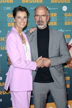 Christoph Maria Herbst with his wife Gisi Herbst at the premiere of the movie Ganzer halber Bruder at Cinedom Cologne, 15 09 2025 Foto:xR.xSchmiegeltx xFuturexImagex bruder_5994