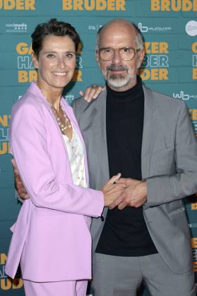 Christoph Maria Herbst with his wife Gisi Herbst at the premiere of the movie Ganzer halber Bruder at Cinedom Cologne, 15 09 2025 Foto:xR.xSchmiegeltx xFuturexImagex bruder_5995