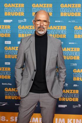 Actor Christoph Maria Herbst at the premiere of the movie Ganzer Halber Bruder at Cinedom Cologne Cologne, 15 09 2025 NRW Germany Copyright: xChristophxHardtx