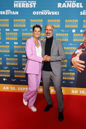 Actor Christoph Maria Herbst and his wife Gisi Herbst at the premiere of the movie Ganzer Halber Bruder at Cinedom Cologne Cologne, 15 09 2025 NRW Germany Copyright: xChristophxHardtx