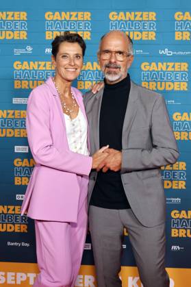 Actor Christoph Maria Herbst and his wife Gisi Herbst at the premiere of the movie Ganzer Halber Bruder at Cinedom Cologne Cologne, 15 09 2025 NRW Germany Copyright: xChristophxHardtx