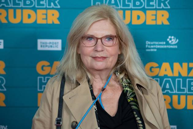 Sabine POSTEL, actress, red carpet, red carpet show, arrival, arrival, movie premiere GANZER HALBER BRUDER on 15 09 2025 at the Cinedom cinema in Cologne,