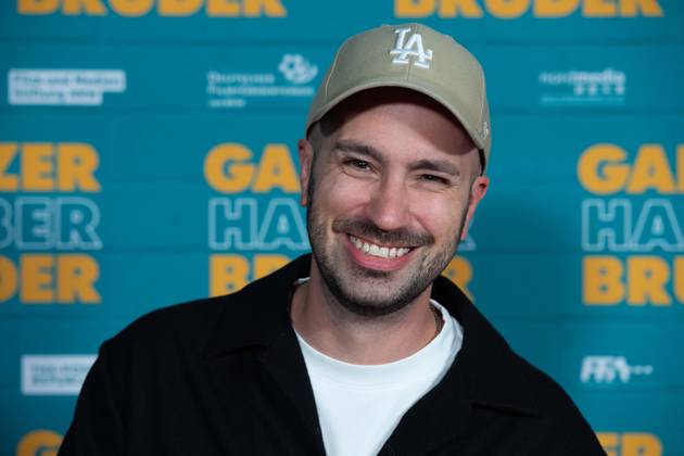 Dominik PORSCHEN, presenter, red carpet, red carpet show, arrival, film premiere GANZER HALBER BRUDER on 15 09 2025 at the Cinedom cinema in Cologne,