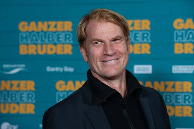 Enno KALISCH, actor, red carpet, red carpet show, arrival, arrival, film premiere GANZER HALBER BRUDER on 15 09 2025 at the Cinedom cinema in Cologne,