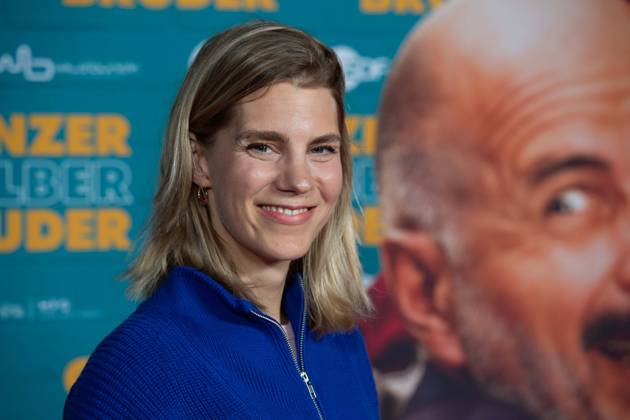 Bettine Langehein, actress, red carpet, red carpet show, arrival, arrival, film premiere GANZER HALBER BRUDER on 15 09 2025 at the Cinedom cinema in Cologne,