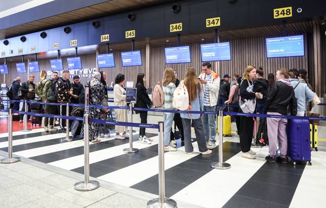 RUSSIA, MOSCOW REGION - SEPTEMBER 17, 2025: Travelers queue to check in for an Aeroflot flight to Krasnodar at Sheremetyevo International Airport. On 11 September 2025, Krasnodar International Airport resumed operations, with the first civil flight since 2022 expected to land there on September 17. Sofya Sandurskaya TASS  84063461