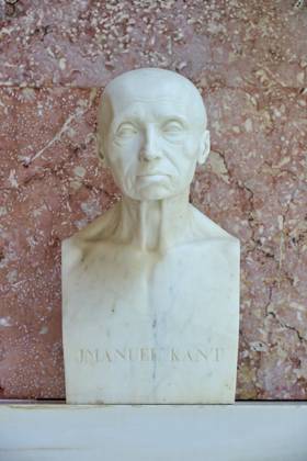 Marmorbüste von Immanuel Kant vor rötlichem Hintergrund, Walhalla, Donaustauf, Regensburg, Bayern, Deutschland Marble bust of Immanuel Kant against a reddish background, Walhalla, Donaustauf, Regensburg, Bavaria, Germany Copyright: imageBROKER RaimundxLinke ibxrde15149548.jpg