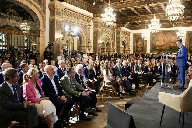 RECORD DATE NOT STATED The president of the Junta de Andalucia, Juanma Moreno, during his speech at the VII Foro Andalucia Investors Day of El Confidencial On September 23, 2025, in Seville Andalucia, Spain The Andalusian Budget for the year 2026 will include a new package of tax rebates from which thousands of Andalusian citizens can benefit, such as a 30 percent deduction on veterinary expenses, with a limit of up to 100 euros, during the first year for families acquiring a pet. The estimated impact of this measure amounts to 12 million a year, which will be translated, in practice, in more saving capacity for all those Andalusians who share their life with a pet This has been announced by the president of the Junta de Andalucia, Juanma Moreno, during his spee  6975252