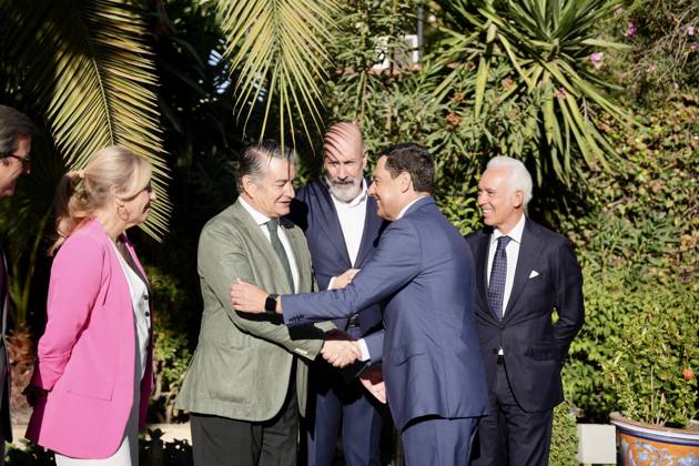 RECORD DATE NOT STATED The President of the Junta de Andalucia, Juanma Moreno 2d with the Minister of the Presidency, Interior, Social Dialogue and Administrative Simplification of the Junta de Andalucia, Antonio Sanz 2i the Minister of Economy, Finance and European Funds and Government Spokesperson, Carolina Espana 1i the Director of El Confidencial, Nacho Caldero 3d the President of El Confidencial, JosÃ Antonio Sanchez 1d at the VII Foro Andalucia Investors Day de El Confidencial A 23 de septiembre de 2025, en Sevilla Andalucia, Spain The president of the Junta de Andalucia, Juanma Moreno, speaks at the VII Foro Andalucia Investors Day de El Confidencial 23 SEPTEMBER 2025 Maria JosÃpez Europa Press 23 09 2025 Juanma Moreno speaks at the VII Foro Andalucia Inv  6975291