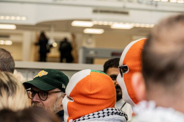 September 26, 2025, London, United Kingdom: Mo Chara of Belfast rap group Kneecap arrives at Woolwich Crown Court accused of terror charges for displaying a flag in support of Hezbollah at a gig in London. The 27 year old (real name Liam Og O hAnnaidh) was acquitted of all charges. Hundreds of Kneecap supporters and pro-Palestinian protesters were present to oppose the charge and to celebrate his acquittal. London United Kingdom - ZUMAs197 20250926_aaa_s197_209 Copyright: xLabxKyxMox