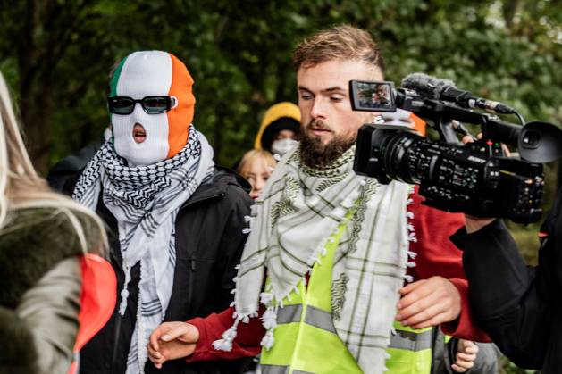 September 26, 2025, London, United Kingdom: Mo Chara of Belfast rap group Kneecap arrives at Woolwich Crown Court accused of terror charges for displaying a flag in support of Hezbollah at a gig in London. The 27 year old (real name Liam Og O hAnnaidh) was acquitted of all charges. Hundreds of Kneecap supporters and pro-Palestinian protesters were present to oppose the charge and to celebrate his acquittal. London United Kingdom - ZUMAs197 20250926_aaa_s197_216 Copyright: xLabxKyxMox