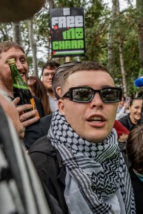 September 26, 2025, London, United Kingdom: Mo Chara of Belfast rap group Kneecap celebrates outside Woolwich Crown Court, having been acquitted of all charges. The 27 year old (real name Liam Og O hAnnaidh) was acquitted of all charges. Hundreds of Kneecap supporters and pro-Palestinian protesters were present to oppose the charge and to celebrate his acquittal. London United Kingdom - ZUMAs197 20250926_aaa_s197_223 Copyright: xLabxKyxMox