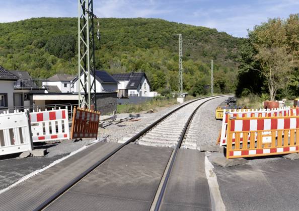 DEU , GERMANY After the flood disaster in July 2021 in the Ahr valley Deutsche Bahn AG is restoring the destroyed Ahr Valley train line , like here in Kreuzberg , 19 09 2025 DEU , GERMANY After the flood disaster in July 2021 in the Ahr valley Deutsche Bahn AG is restoring the destroyed Ahr Valley train line , like here in Kreuzberg , 19 09 2025
