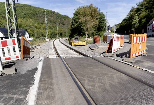 DEU , GERMANY After the flood disaster in July 2021 in the Ahr valley Deutsche Bahn AG is restoring the destroyed Ahr Valley train line , like here in Kreuzberg , 19 09 2025 DEU , GERMANY After the flood disaster in July 2021 in the Ahr valley Deutsche Bahn AG is restoring the destroyed Ahr Valley train line , like here in Kreuzberg , 19 09 2025