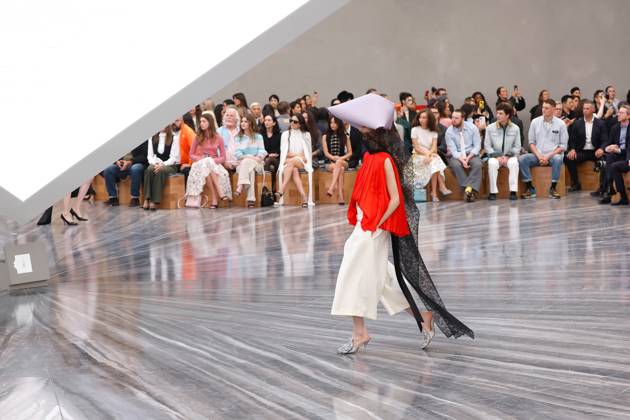 (251002) -- PARIS , Oct. 2, 2025 -- A model presents a creation from the ready-to-wear Spring Summer 2026 collections by French fashion house Christian Dior during the Paris Fashion Week in Paris, France, on Oct. 1, 2025. ( Handout via Xinhua) FRANCE-PARIS-FASHION WEEK-CHRISTIAN DIOR MeetEurope