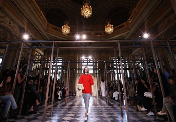 (251002) -- PARIS, Oct. 2, 2025 -- A model presents a creation from the ready-to-wear Spring Summer 2026 collections by ICICLE during the Paris Fashion Week in Paris, France, on Oct. 1, 2025. ) FRANCE-PARIS-FASHION WEEK-ICICLE GaoxJing