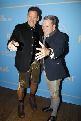 Ralf Moeller and Axel Kahn at the 1 Fine Time Business Club Oktoberfest at the Käfer flagship store in Munich, 02 10 2025 Foto:xAgenturxWehnertx xGränzdörferx xFuturexImagex business_oktoberfest_5021