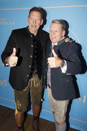 Ralf Moeller and Axel Kahn at the 1 Fine Time Business Club Oktoberfest at the Käfer flagship store in Munich, 02 10 2025 Foto:xAgenturxWehnertx xGränzdörferx xFuturexImagex business_oktoberfest_5022