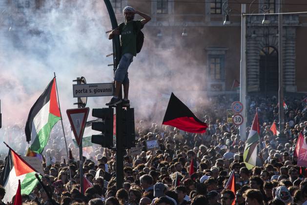 Photo IPP Diego Nangano Cappello Rome 04 10 2025 National Pro Palestine demonstration in the photo demonstrators marching in support of Palestine Italy Photo Press World Copyright