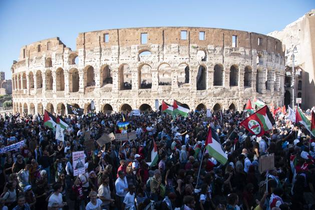 Photo IPP Diego Nangano Cappello Rome 04 10 2025 National Pro Palestine demonstration in the photo demonstrators marching in support of Palestine Italy Photo Press World Copyright
