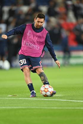 Paris Saint-Germain v Manchester City - UEFA Champions League PARIS, FRANCE - SEPTEMBER 28: Leo Messi of Paris Saint-Germain warms up before the UEFA Champions League group A match between Paris Saint-Germain and Manchester City at Parc des Princes on September 28, 2021 in Paris, France. France World. Editorial use only. Please get in touch for any other usage.  Copyright: x2025xAnadoluxMustafaxYalcÄ±nx
