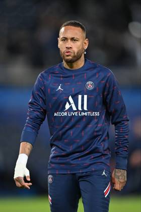 Paris Saint-Germain v Manchester City - UEFA Champions League PARIS, FRANCE - SEPTEMBER 28: Neymar Jr. of Paris Saint-Germain warms up prior to the UEFA Champions League group A match between Paris Saint-Germain and Manchester City at Parc des Princes on September 28, 2021 in Paris, France. France World. Editorial use only. Please get in touch for any other usage.  Copyright: x2025xAnadoluxMustafaxYalcÄ±nx