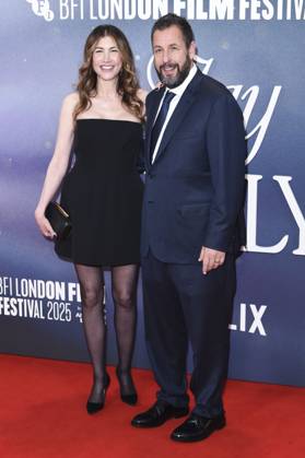 Jackie Sandler with husband Adam Sandler at the premiere of the feature film Jay Kelly at the 69 BFI London Film Festival 2025 at the Royal Festival Hall London, 10 10 2025 Foto:xS.xVasx xFuturexImagex kelly_5146