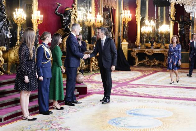 The King and Queen, the Princess of Asturias and the Infanta Sofia preside over a reception at the Royal Palace for the National Day of the National Holiday King Felipe and Queen Letizia, Princess Leonor and Princess Sofia, the President of the Government and Secretary General of the PSOE, Pedro Sánchez, and the President of the Congress, Francina Armengol, during the reception on the occasion of the National Holiday, at the Royal Palace, on October 12, 2025, in Madrid Spain The event is presided over by the King and Queen of Spain, Princess Leonor and the Infanta Sofia, the Princess of Asturias and the Infanta Sofia after the solemn act of homage to the National Flag and the military parade that has been held in the Plaza de Cánovas del C  Copyright: xA.xPÃ rezxMecax 7022236