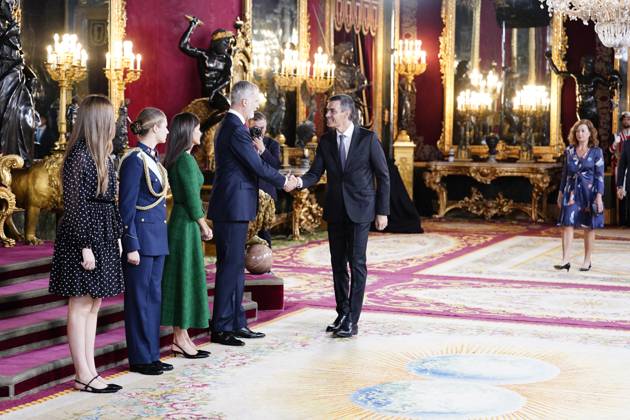 The King and Queen, the Princess of Asturias and the Infanta Sofia preside over a reception at the Royal Palace for the National Day of the National Holiday King Felipe and Queen Letizia, Princess Leonor and Princess Sofia, the President of the Government and Secretary General of the PSOE, Pedro Sánchez, and the President of the Congress, Francina Armengol, during the reception on the occasion of the National Holiday, at the Royal Palace, on October 12, 2025, in Madrid Spain The event is presided over by the King and Queen of Spain, Princess Leonor and the Infanta Sofia, the Princess of Asturias and the Infanta Sofia after the solemn act of homage to the National Flag and the military parade that has been held in the Plaza de Cánovas del C  Copyright: xA.xPÃ rezxMecax 7022249