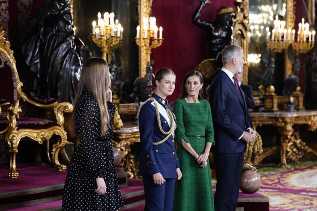 The King and Queen, the Princess of Asturias and the Infanta Sofia preside over a reception at the Royal Palace for the National Holiday Queen Letizia greets the writer Álvaro Pombo during the reception on the occasion of the National Holiday, at the Royal Palace, on October 12, 2025, in Madrid Spain The event is presided over by the King and Queen, the Princess of Asturias and the Infanta Sofia after the solemn act of homage to the National Flag and the military parade that has been held in the Plaza de Cánovas del Castillo The commemoration of the National Holiday aims to solemnly remember moments of collective history that are part of the common historical, cultural and social heritage, assumed as such by the vast majority of citizens 1  Copyright: xA.xPÃ rezxMecax 7022797