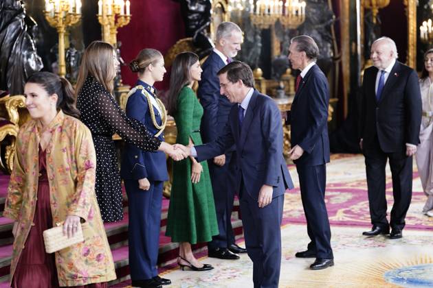 The King and Queen, the Princess of Asturias and the Infanta Sofia preside over a reception at the Royal Palace for the National Holiday Queen Letizia greets the writer Álvaro Pombo during the reception on the occasion of the National Holiday, at the Royal Palace, on October 12, 2025, in Madrid Spain The event is presided over by the King and Queen, the Princess of Asturias and the Infanta Sofia after the solemn act of homage to the National Flag and the military parade that has been held in the Plaza de Cánovas del Castillo The commemoration of the National Holiday aims to solemnly remember moments of collective history that are part of the common historical, cultural and social heritage, assumed as such by the vast majority of citizens 1  Copyright: xA.xPÃ rezxMecax 7022815