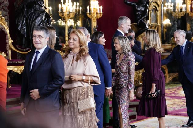 The King and Queen, the Princess of Asturias and the Infanta Sofia preside over a reception at the Royal Palace for the National Day of the National Holiday King Felipe and Queen Letizia, Princess Leonor and Infanta Sofia during the reception on the occasion of the National Holiday, at the Royal Palace, on October 12, 2025, in Madrid Spain The event is presided over by the King and Queen, the Princess of Asturias and the Infanta Sofia after the solemn act of homage to the National Flag and the military parade that has been held in the Plaza de Cánovas del Castillo The commemoration of the National Day aims to solemnly recall moments of collective history that are part of the common historical, cultural and social heritage, assumed as such  Copyright: xA.xPÃ rezxMecax 7023228