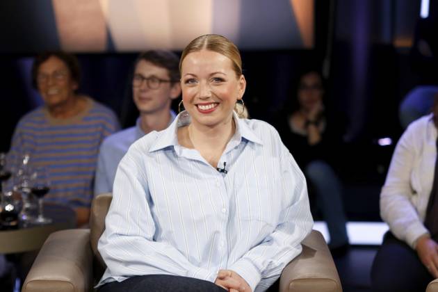 Zora Klipp, Gastronomin und Fernsehköchin, zu Gast in der Fernsehsendung NDR Talk Show in den NDR Studios, Hamburg, Deutschland Zora Klipp, restaurateur and TV chef, guest on the NDR Talk Show television programme at the NDR Studios, Hamburg, Germany Copyright: imageBROKER ChristopherxTamcke ibltam15302540